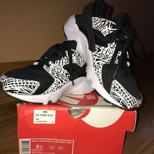 Black/White Nike Huarache Run Print